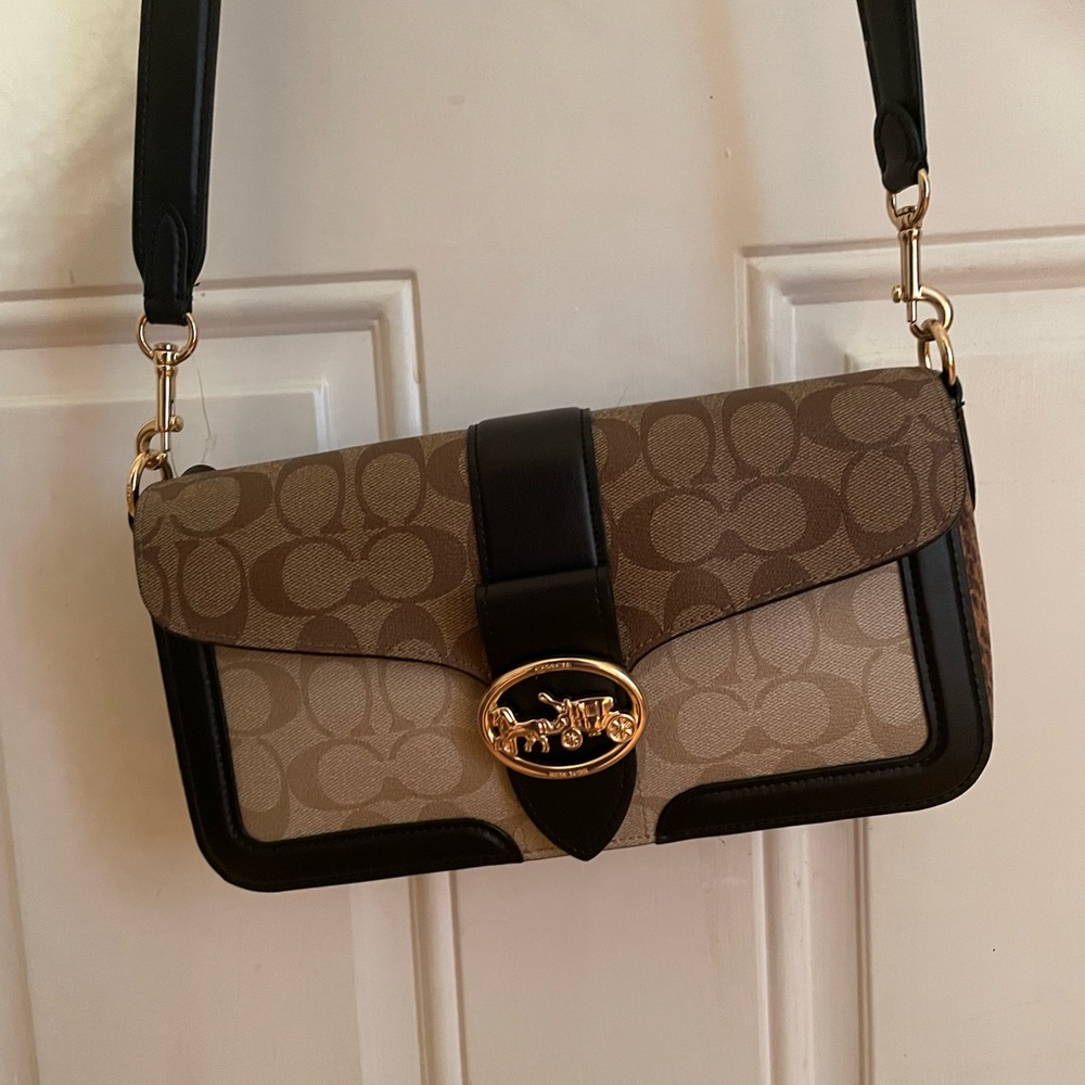 Brand new coach bag! Never used. In perfect condition.